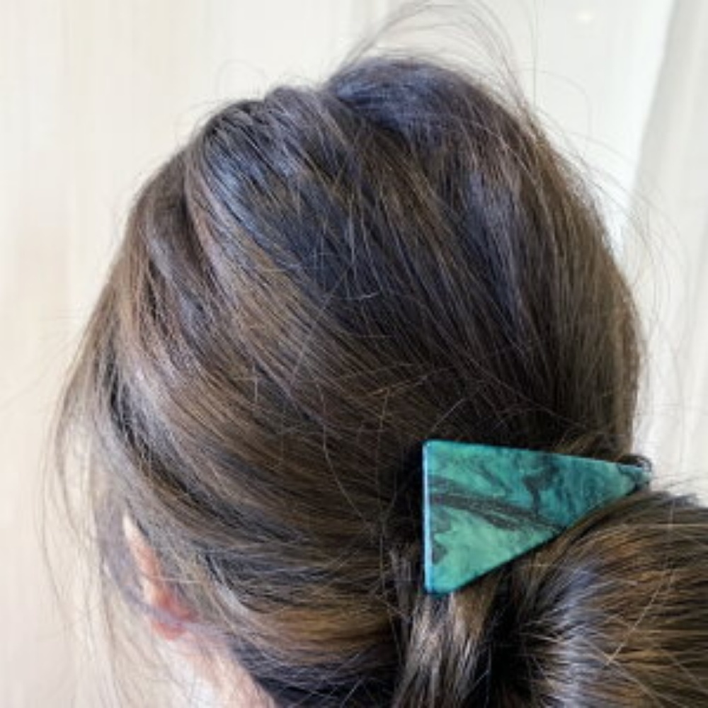 ✨HP✨Emerald Iridescent Marble Hairclip Medium - Picture 7 of 7
